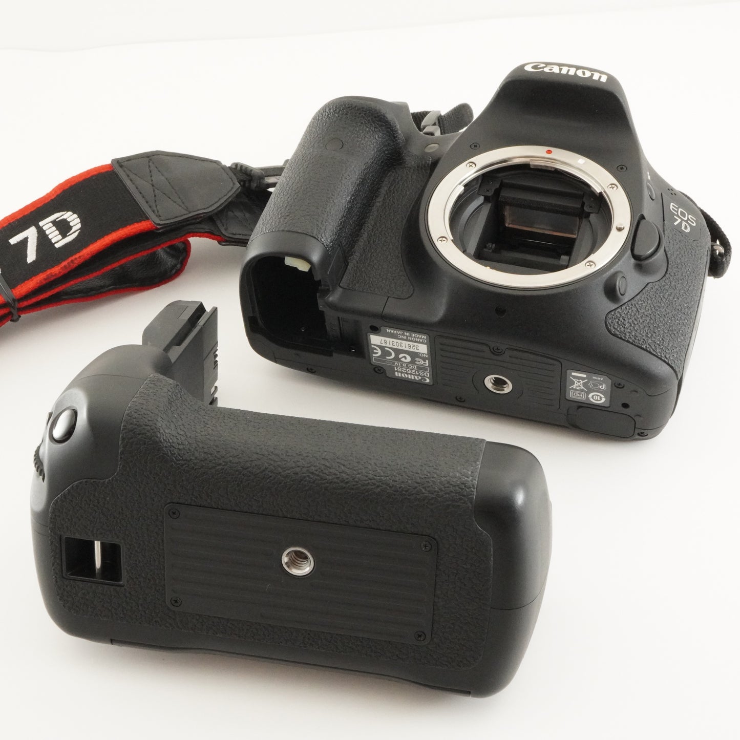 [4,463 Shots] Canon EOS 7D + Battery Grip BG-E7 DSLR Camera from Japan #7487
