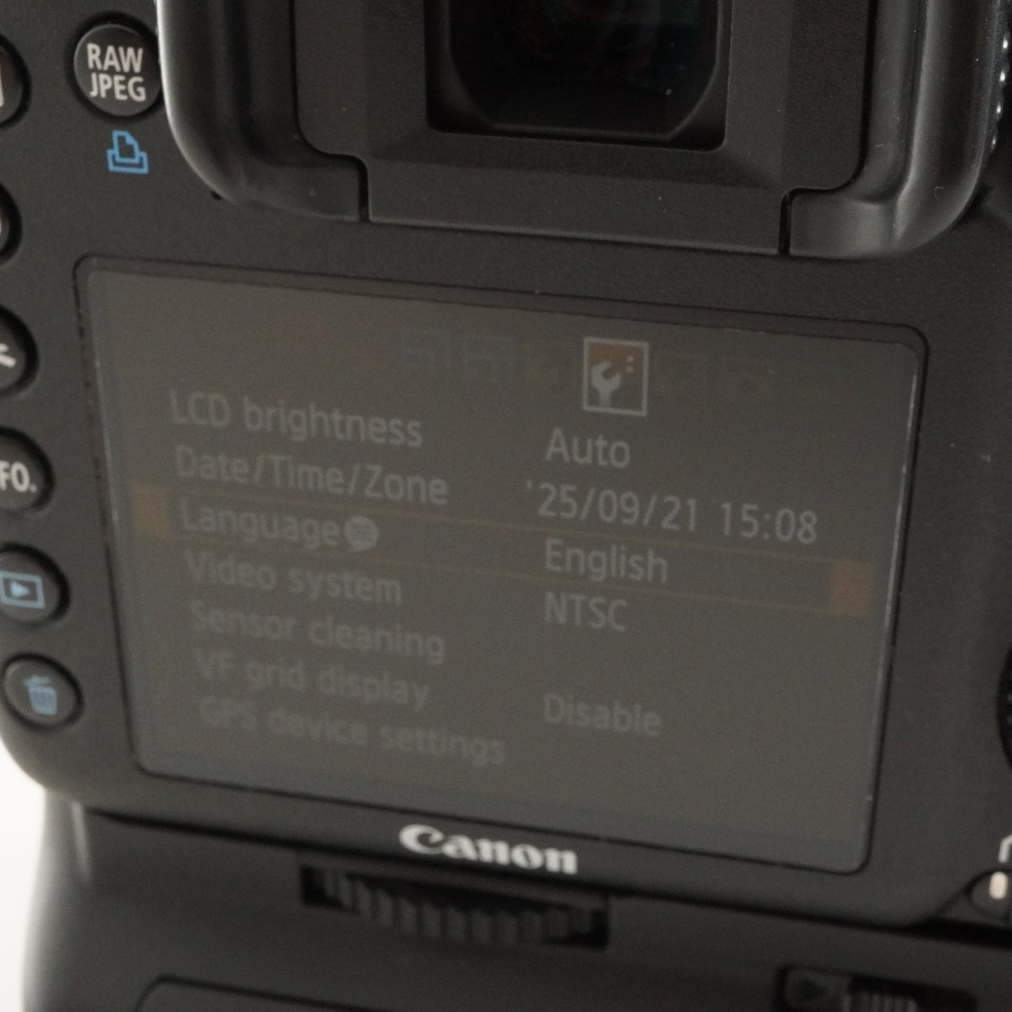 [4,463 Shots] Canon EOS 7D + Battery Grip BG-E7 DSLR Camera from Japan #7487