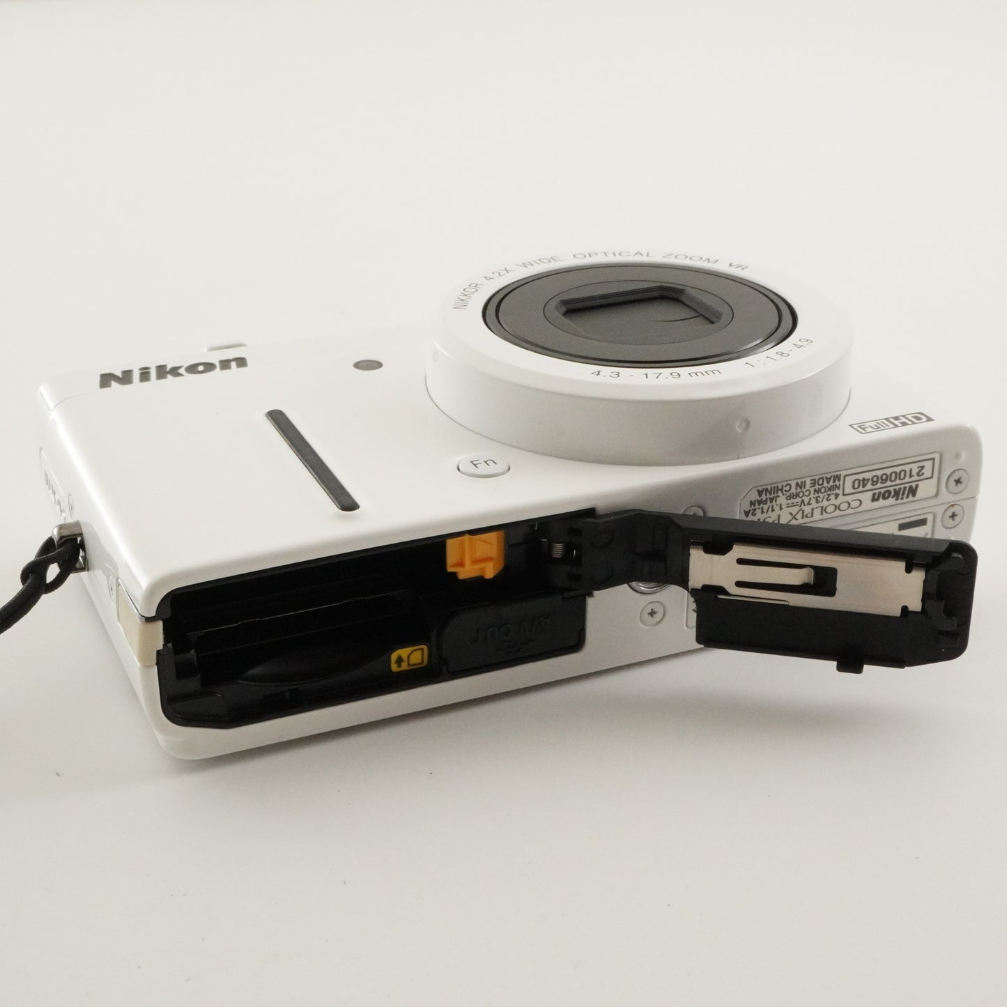 Nikon COOLPIX P310 White With 4GB SDHC Card from Japan #5899
