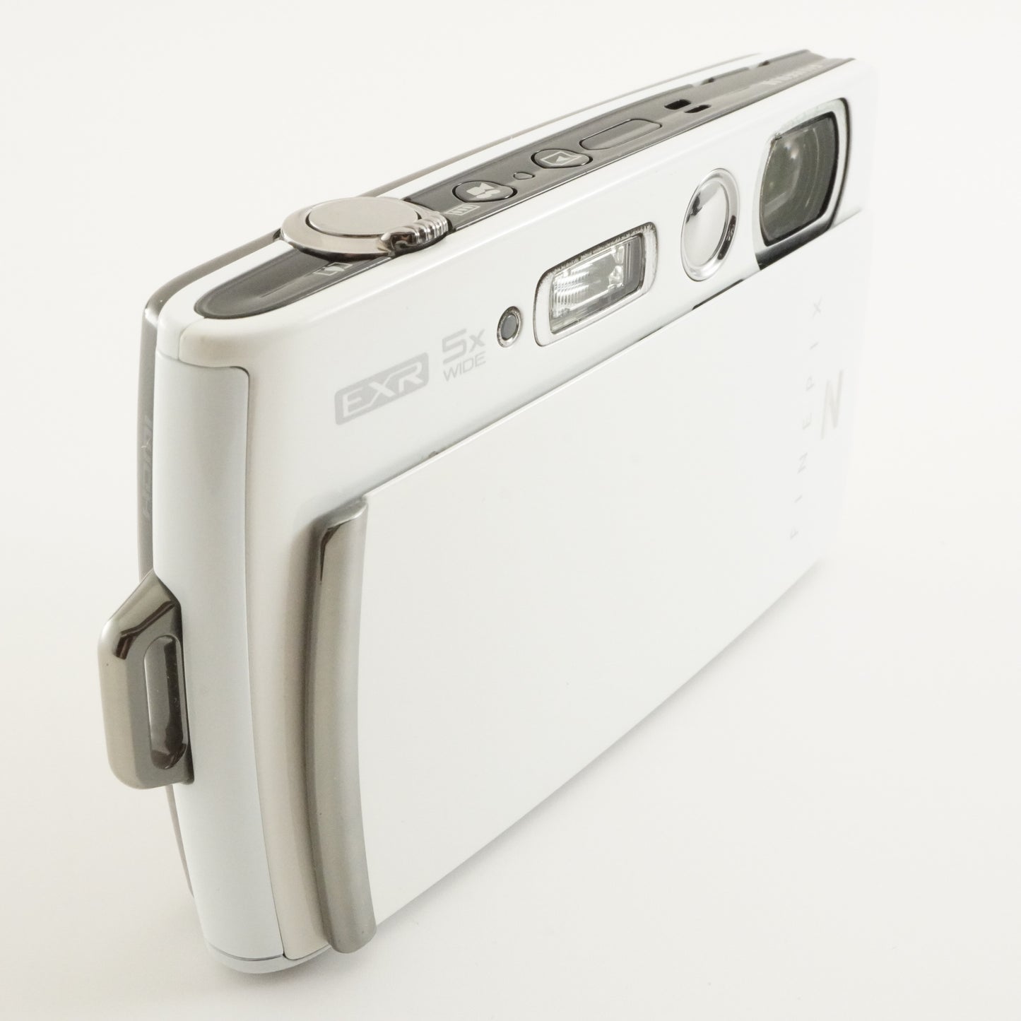 FUJIFILM FinePix Z1100 EXR White + 4GB SDHC Card Digital Camera from Japan #7520