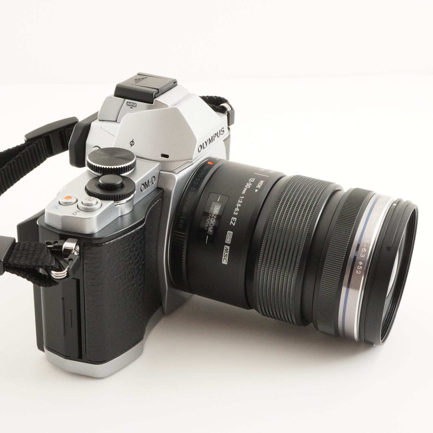 [Only 82 Shots] OLYMPUS OM-D E-M5 Silver + 12-50mm EZ In Box from Japan #7327