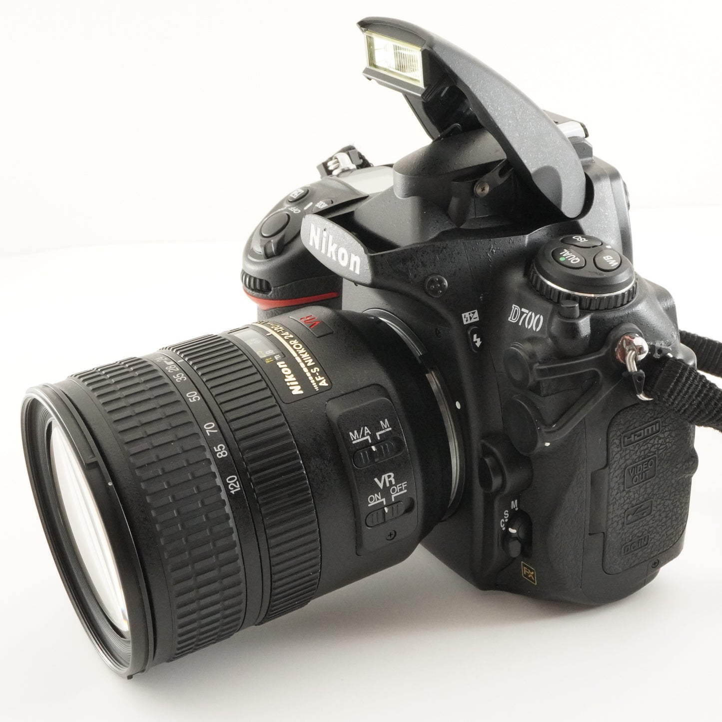 [Only 783 Shots] Nikon D700 + AF-S 24-120mm VR + With Case from Japan #7584
