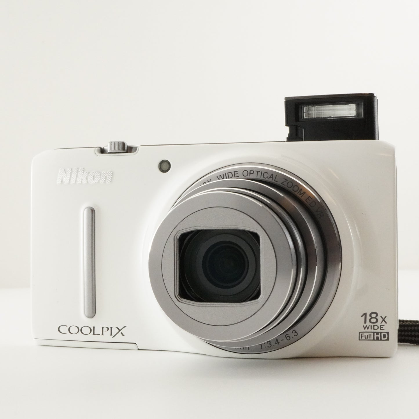 Nikon COOLPIX S9400 White With 4GB SDHC Card Digital Camera from Japan #6157