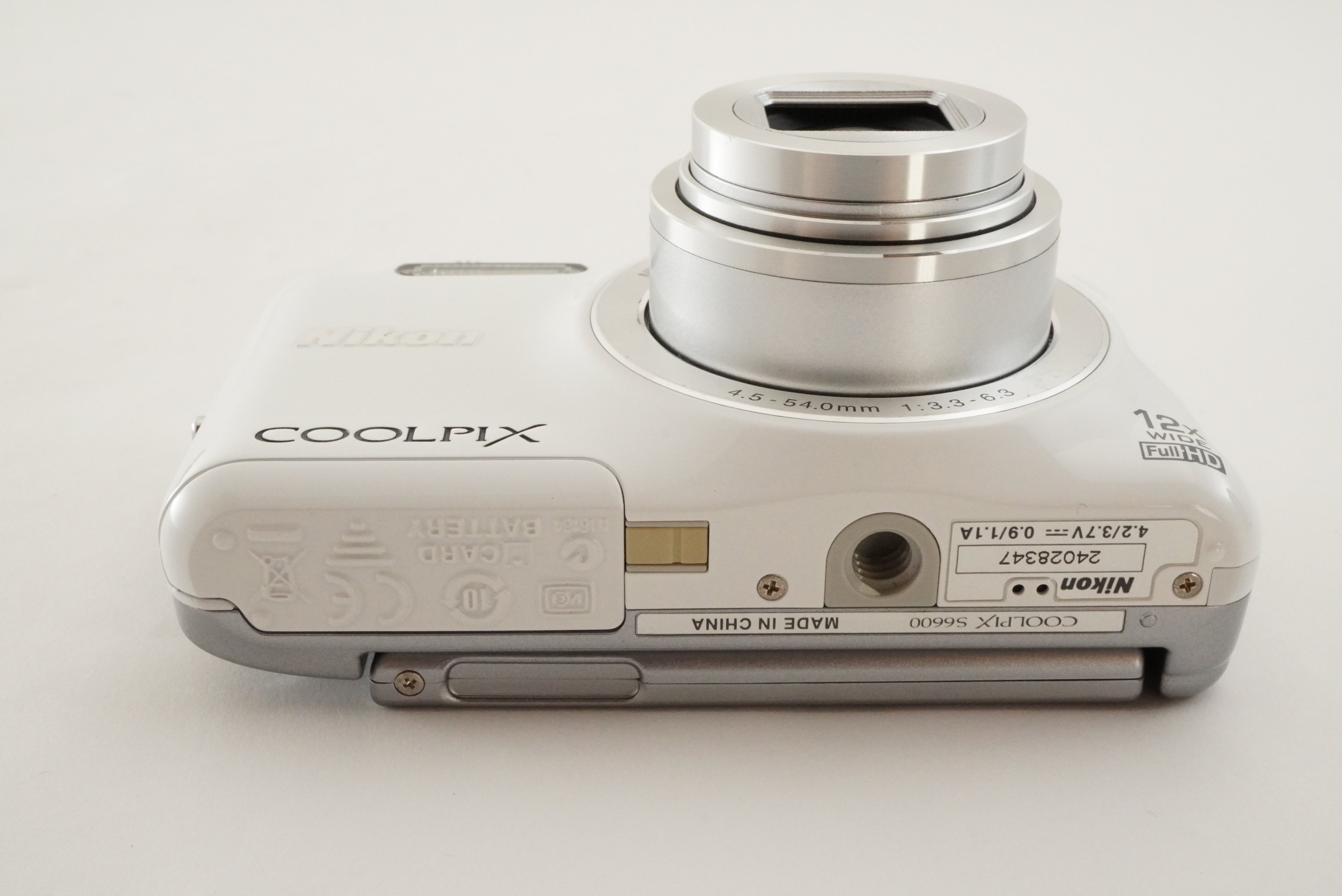 Nikon COOLPIX S6600 White With 4GB SDHC Card Digital Camera