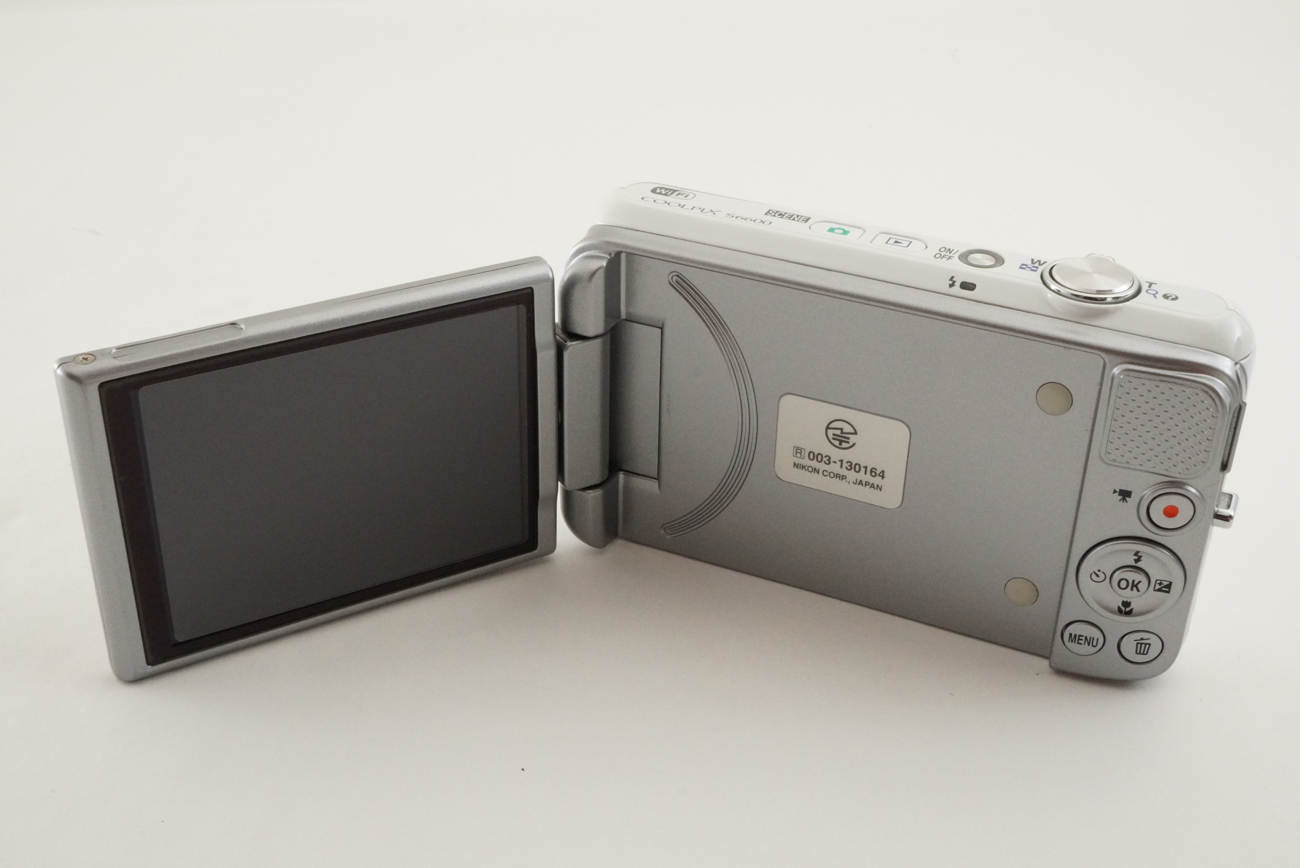 Nikon COOLPIX s6600 ホワイト Nikon Coolpix S6600 Compact Digital Camera White 16MP 12 x