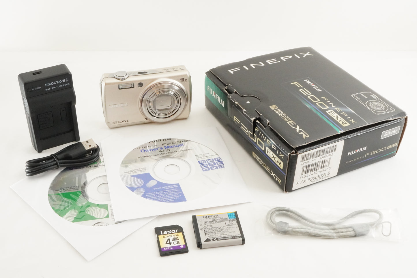 FUJIFILM FINEPIX F200 EXR Silver In Box With 4GB SDHC Card from Japan #1963