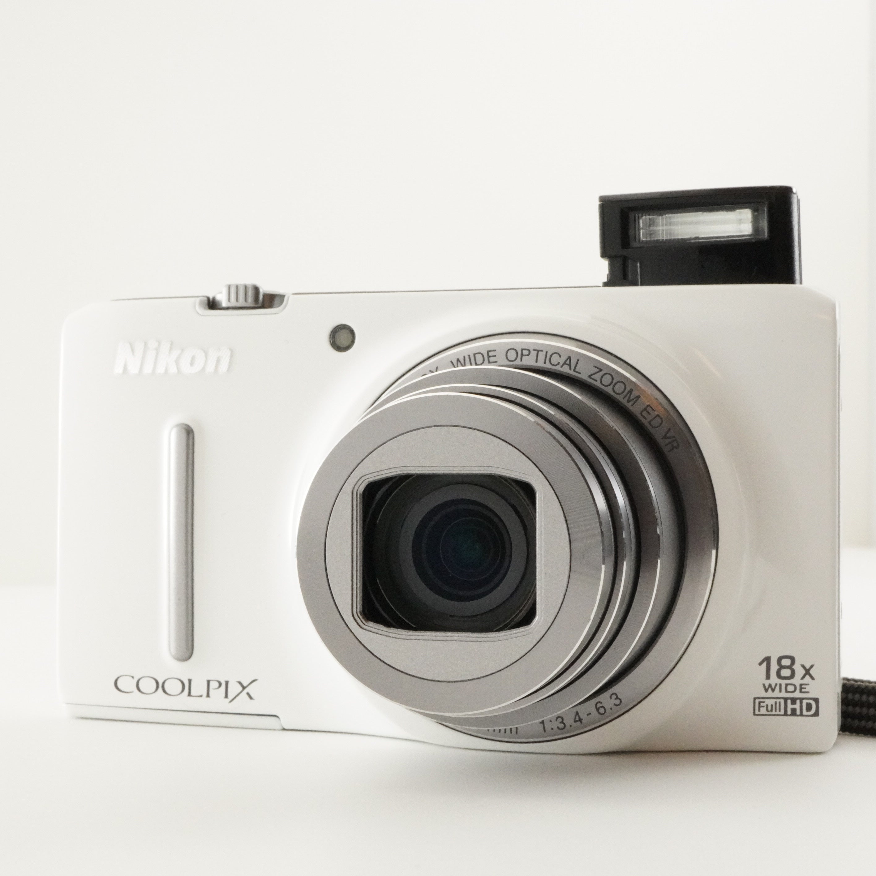Nikon COOLPIX S9400 White With 4GB SDHC Card from Japan