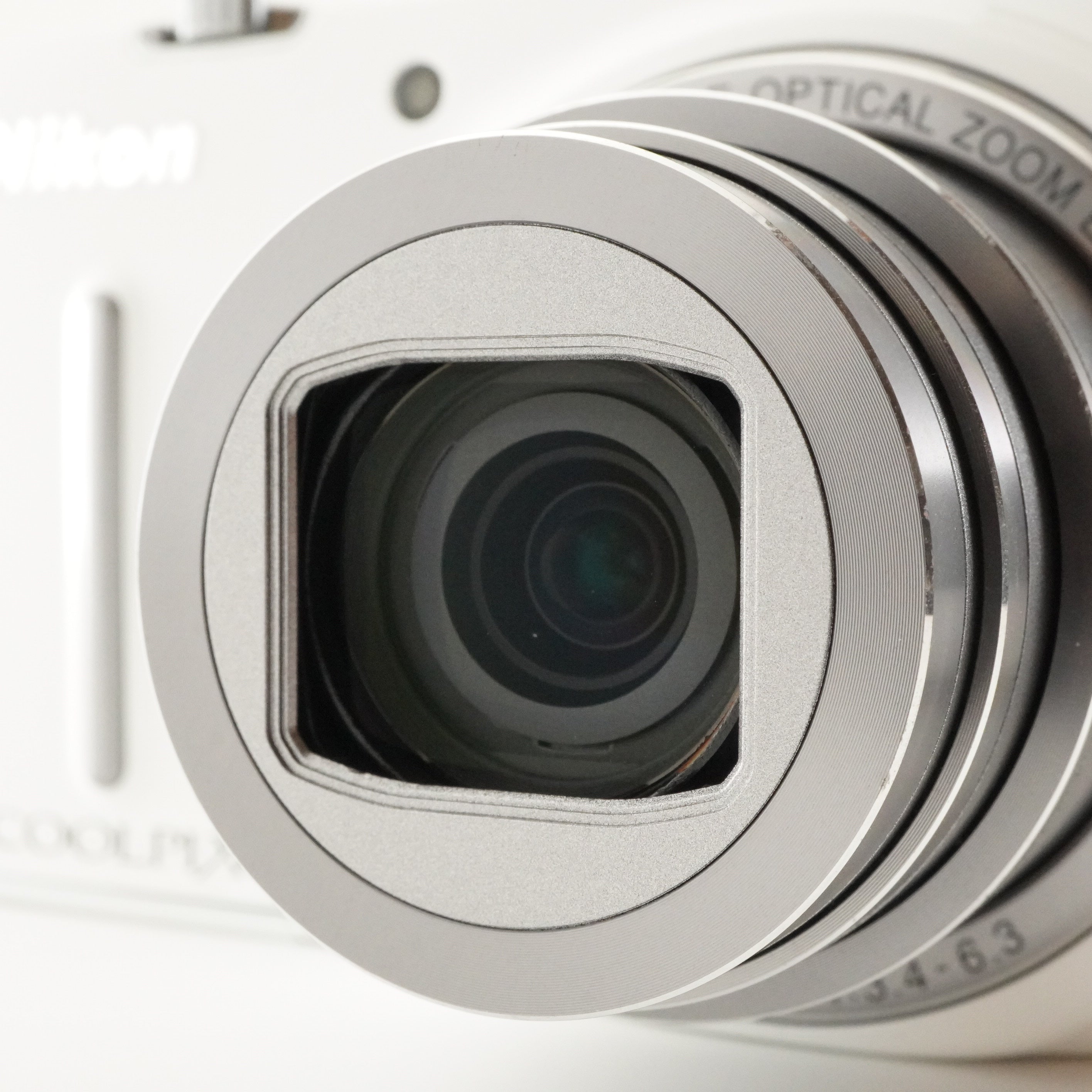 Nikon COOLPIX S9400 White With 4GB SDHC Card from Japan