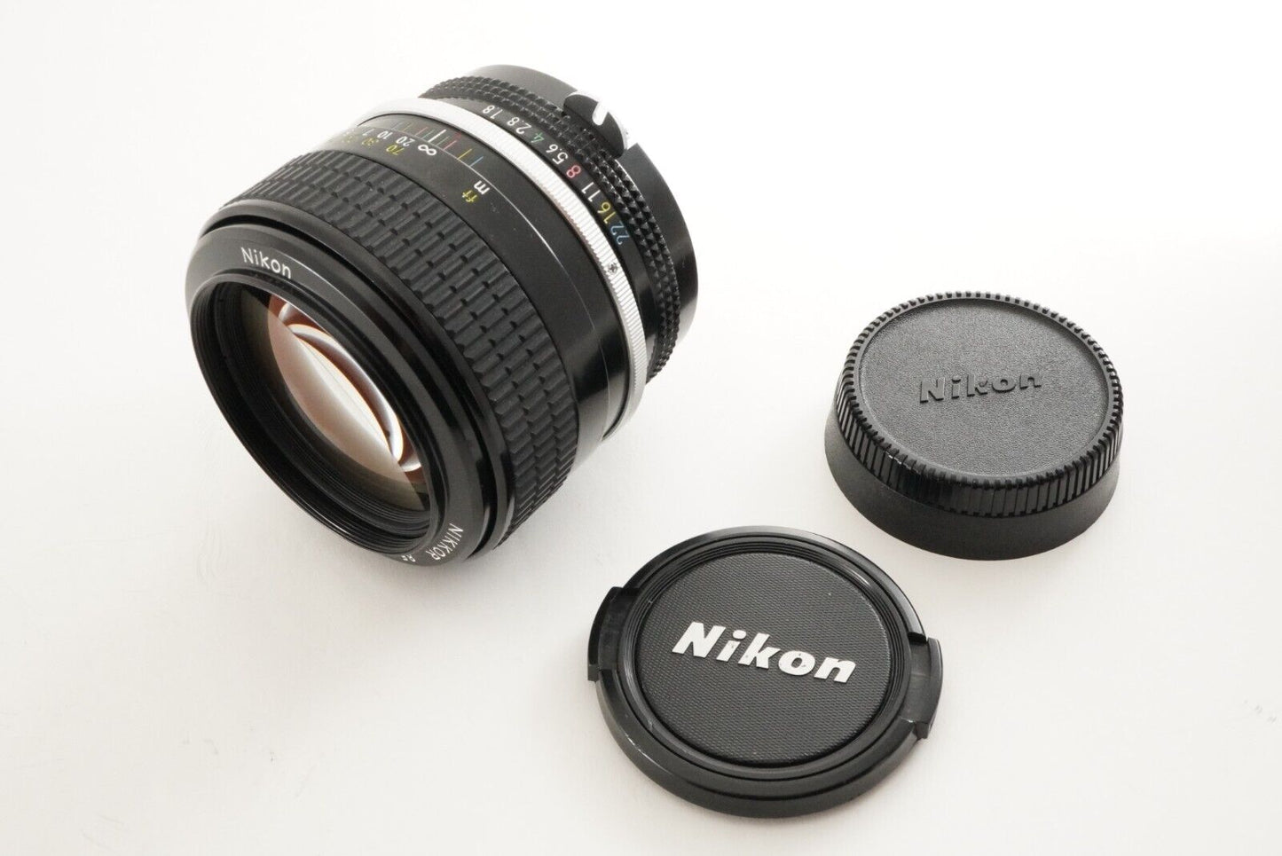 NIKON New NIKKOR 85mm F1.8 non-Ai Portrait Lens Photo tested! From Japan #7836